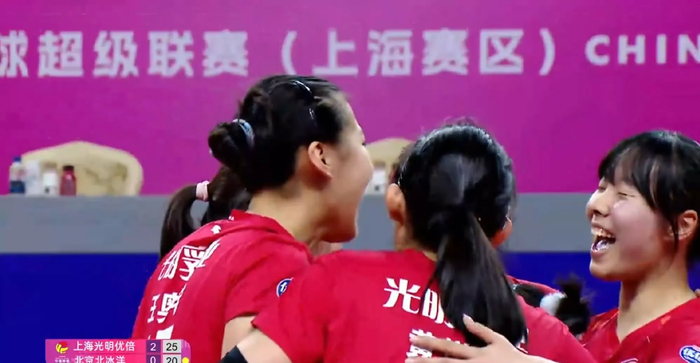 leyu-惊喜：上海女排全替补打疯了！蔡斌四强赛真该多练新人|主力|北京|赵喆熙|黄悦鑫|杨舒茗_新浪体育_新浪新闻